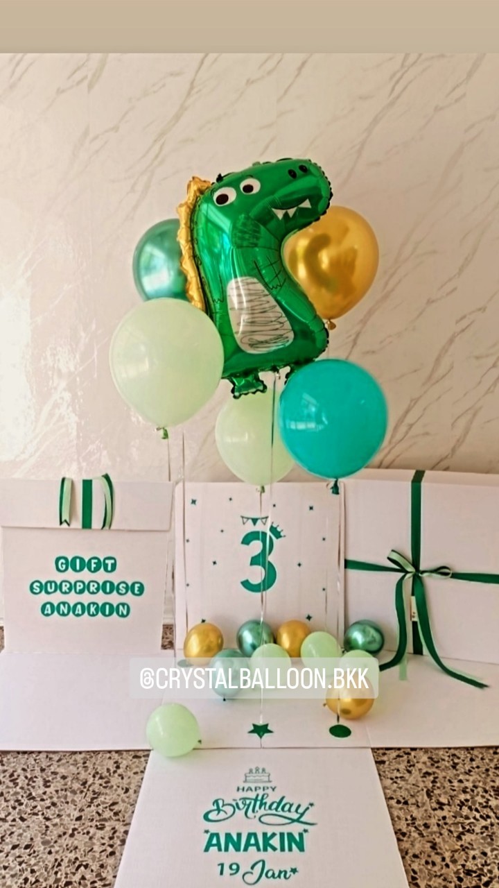 Happy Birthday Surprise Box กล่องเซอร์ไพรส์วันเกิดเด็ก ฟอยล์ไดโนเสาร์ 1 ตัว พร้อมตกแต่ง ลูกโป่ง 5 ลูก,สามารถใส่รูปได้ 2 ใบ สามารถเปลี่ยนสีลูกโป่ง/เปลี่ยนฟอยล์ตกแต่ง/เปลี่ยนข้อความได้