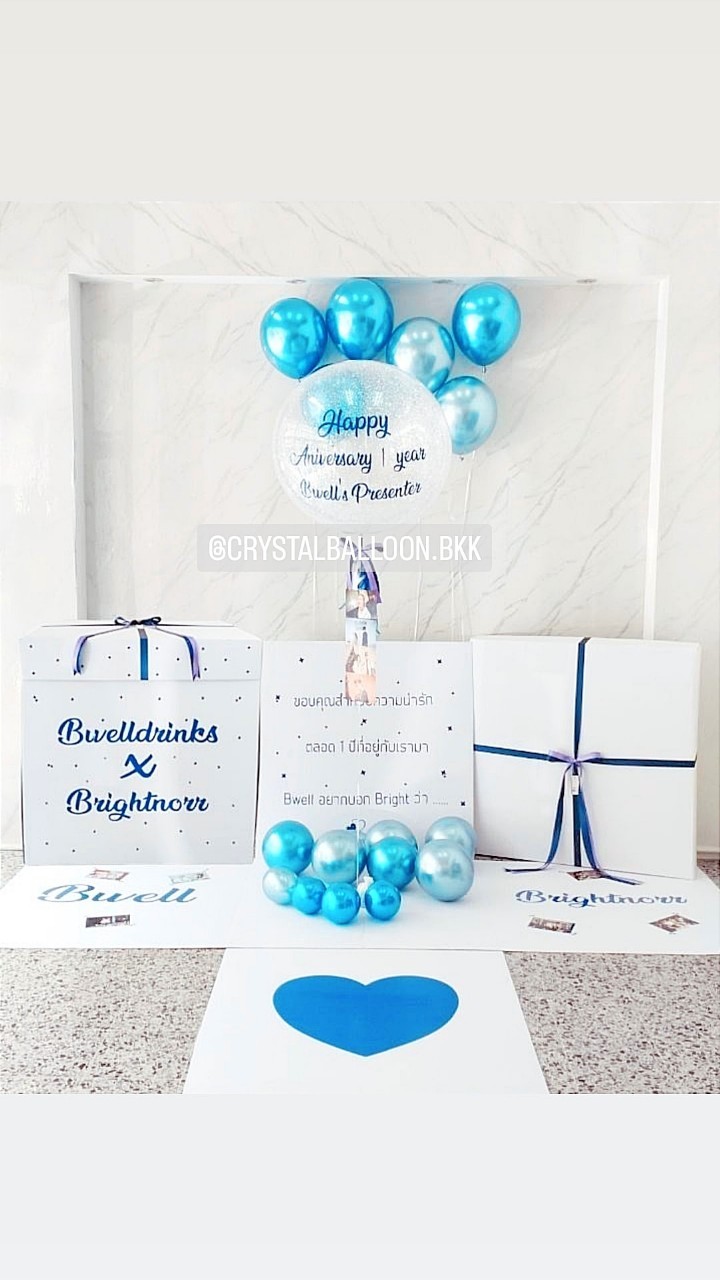 Happy Anniversary Surprised Box กล่องเซอร์ไพรส์วันเกิด Bubble ขนาด 36" กลิตเตอร์สีขาวมุก พร้อม ลูกโป่งลอยฝ้า 6 ลูก พร้อม รูปภาพ 3.5*5 นิ้ว 10 ใบ พร้อมตกแต่ง สามารถใส่รูปได้ 4 ใบ สามารถเปลี่ยนสีลูกโป่ง/เปลี่ยนข้อความได้