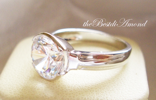 แหวนเพชรเม็ดเดี่ยว เล่นไฟดีมาก เรียบๆ แต่หรูอลังการมากสำหรับรหัสนี้ค่ะ โชว์เพชรเต็มๆ ขนาดประมาณ 3 กะรัต ชุบทองแท้ 24 K หนา 5ไมครอน BR907RD