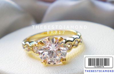 BR717+++แหวนชู 1.25 กะรัต แหวนชูแบบหรูๆ ตรงกลางเพชรกลมยกสูง ด้านข้างใช้เพชรกลมฝังแบบกระเปาะ แบบลงตัว เรียบ หรู เพชรสวยมากๆๆ