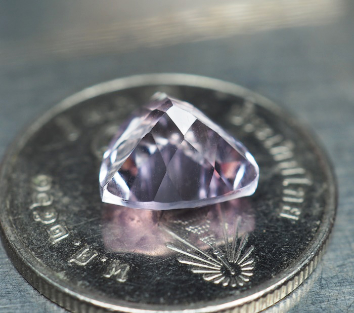 พลอยอะเมทิสต์สีชมพูอมม่วงหวาน 2.26 กะรัต AAA