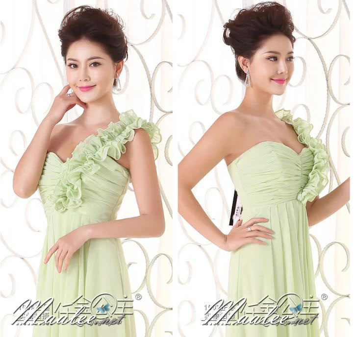 พร้อมเช่า ชุดราตรียาว ไหล่เดียว จับเดรปหน้าอก แต่งระบายช่วงไหล่ สีเขียวใบเตย