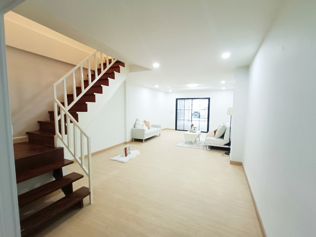 ขายทาวน์เฮ้าส์หมู่บ้านปัฐวิกรณ์ รามอินทรา 44 รีโนเวทใหม่ 2 ห้องนอน 2 ห้องน้ำ พร้อมอยู่ ฟรีโอน