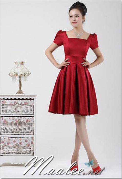 พร้อมส่ง ชุดราตรีสั้น สีแดง เรียบหรู แขนตุ๊กตา ผ่า V ด้านหลัง