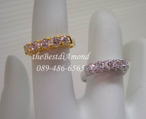 BR964+++แหวนแถวหนามเตย 5 เม็ด+++แหวนแถวแบบยอดนิยม ทุกยุคทุกสมัย ฝังแบบหนามเตย เป็นแหวนแถวแบบเรียบๆแต่ดูดี ขนาดเพชร 12 ตัง