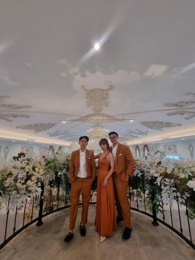 พร้อมเช่า ชุดสูทชาย สีน้ำตาล คาราเมล รุ่นคลาสสิค (ไม่มีเสื้อกั๊ก)