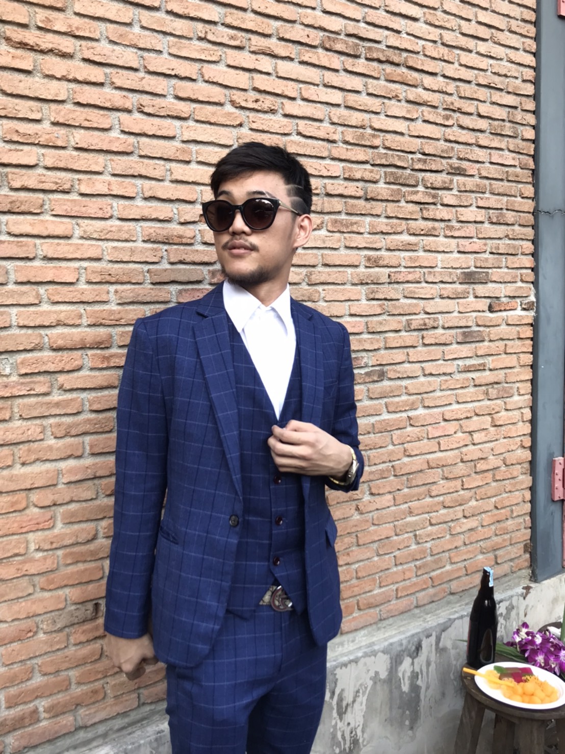 พร้อมเช่า ชุดสูทชาย สีน้ำเงิน ลายตาราง ทรงเข้ารูป สไตล์เกาหลี พร้อมเสื้อกั๊ก
