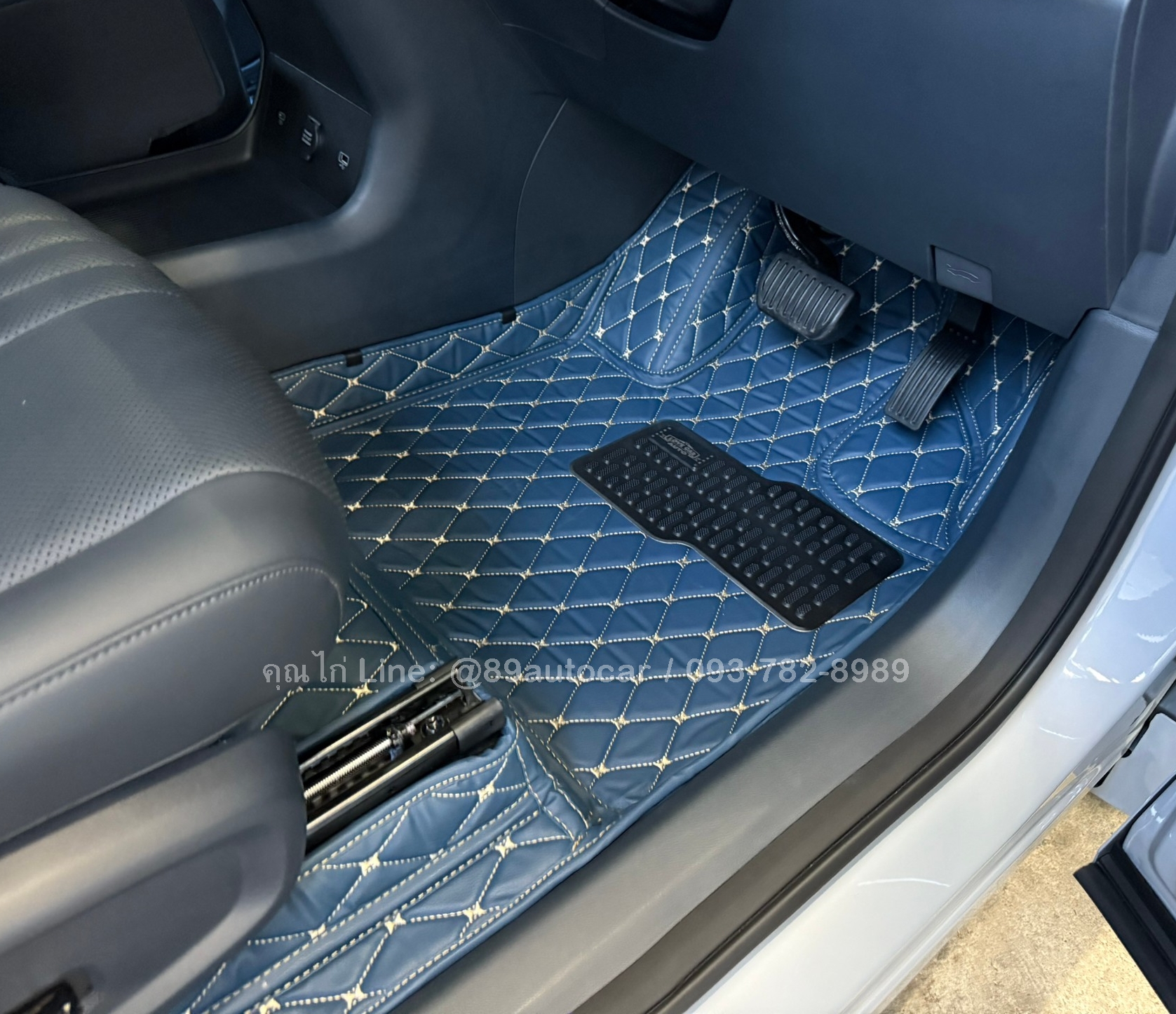 พรมปูพื้นรถยนต์ Geely EX5 (จีลี่ อีเอ็กซ์ 5) ปูพรม6D สีน้ำเงินด้ายทอง 6 ชิ้น เต็มคัน