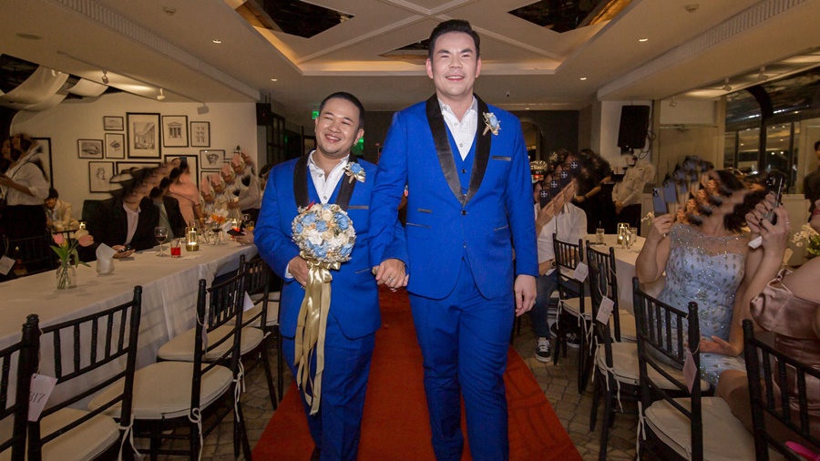 พร้อมเช่า ชุดสูททักซิโด้ สีน้ำเงิน ปกกล้วย (พร้อมเสื้อกั๊ก) Tuxedo Suit with Shawl Collars