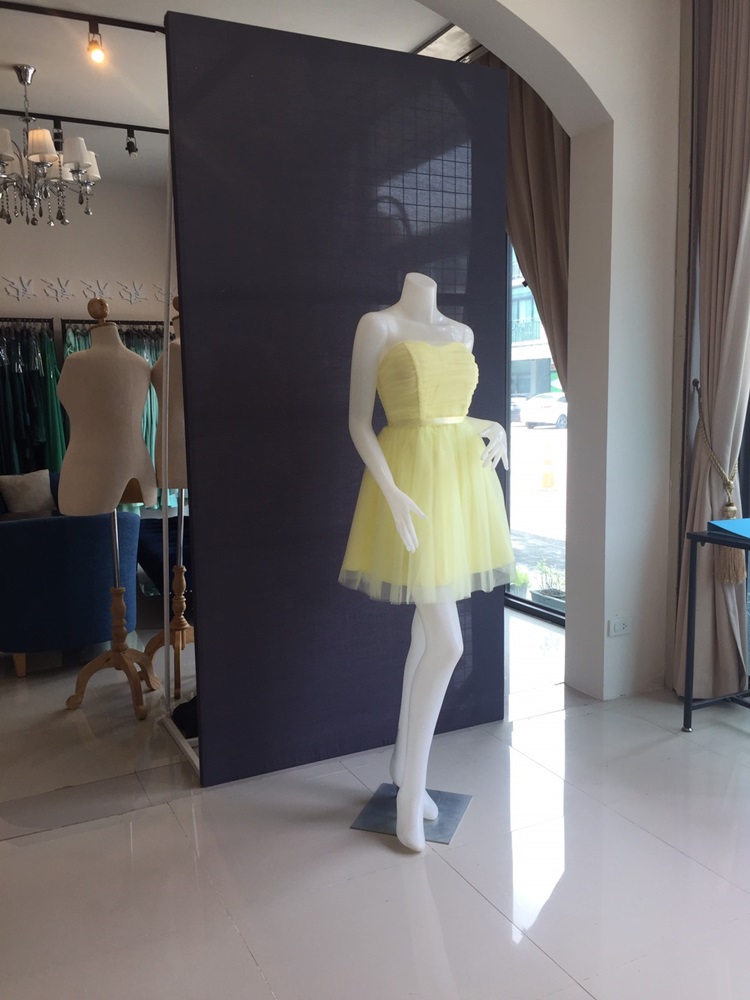 พร้อมส่ง ชุดราตรีสั้น เพื่อนเจ้าสาว แบบ A ผ้าแยกชิ้น ใส่แบบเกาะอก หรือ ปิดไหล่ก็ได้ สีเหลือง (จับสม๊อกด้านหลัง)