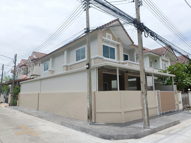 ขายบ้านเดี่ยว 2 ชั้น หมู่บ้านเสนาวิลล่า 3 ห้องนอน 2 ห้องน้ำ หลังมุม ใกล้ตลาด ใกล้รถไฟฟ้าคูคต รีโนเวทพร้อมอยู่ ฟรีโอน