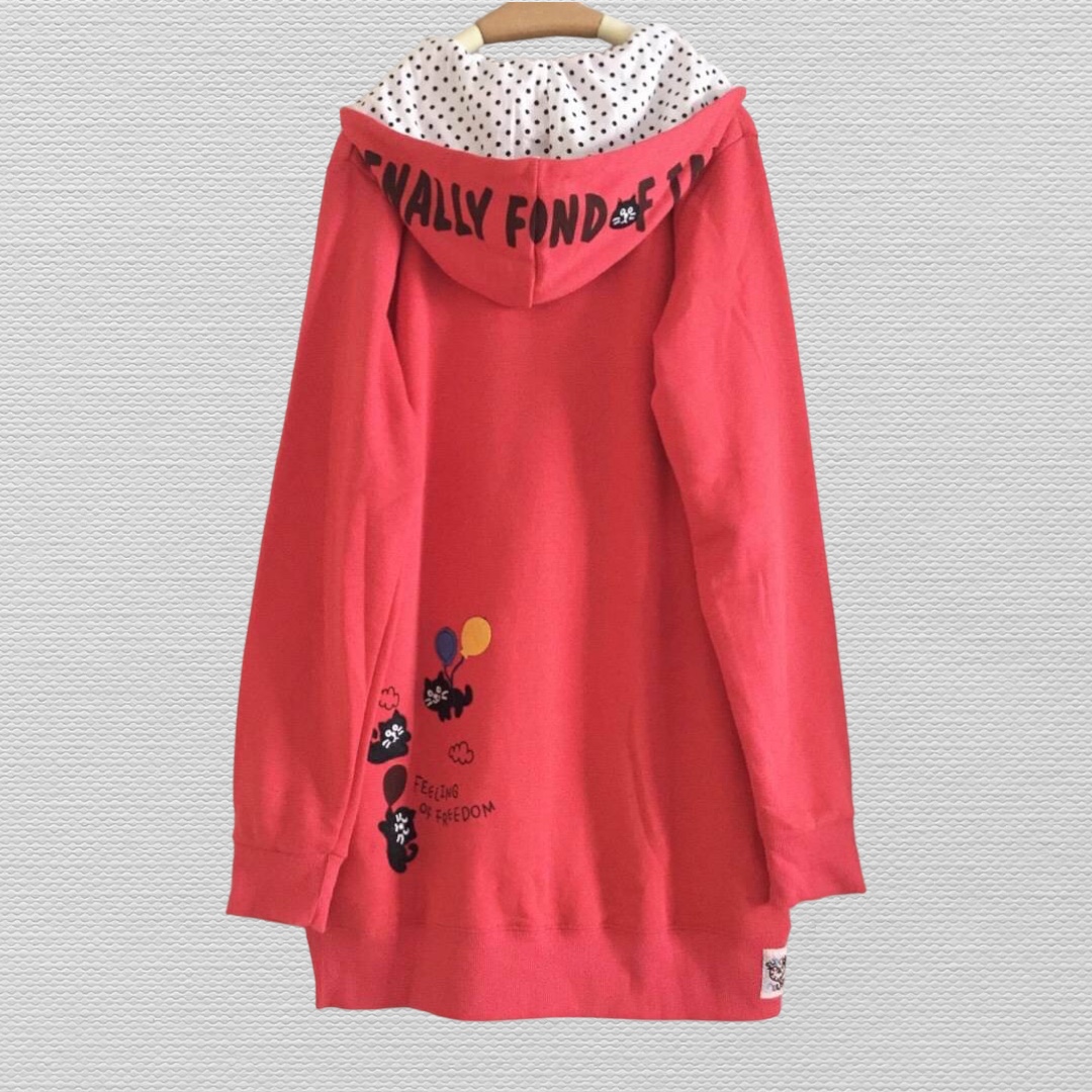 เสื้อยืดปักลายแมวแต่งกระเป๋า