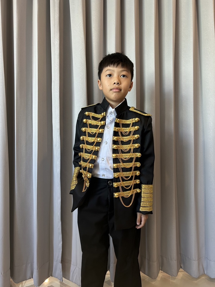 พร้อมเช่า ชุดสูทเด็กชาย สีดำพู่ประดับทอง เครื่องแบบทหารสไตล์ยุโรป (ไซส์ 140,150)