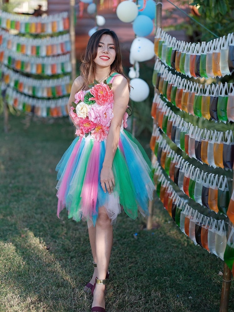 พร้อมเช่า ชุดแฟนซี เช่า 500 ชุดราตรีสั้น ดอกไม้หลากสี กระโปรงสายรุ้ง