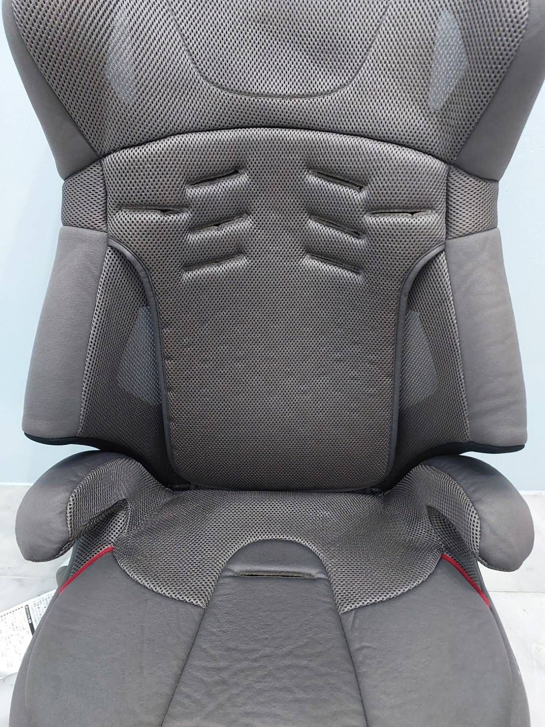 [มือสองสภาพดี] Combi Booster Seat บูสเตอร์ซีท สำหรับเด็กโตสีเทา-ดำ ทำความสะอาดแล้ว พร้อมใช้งาน