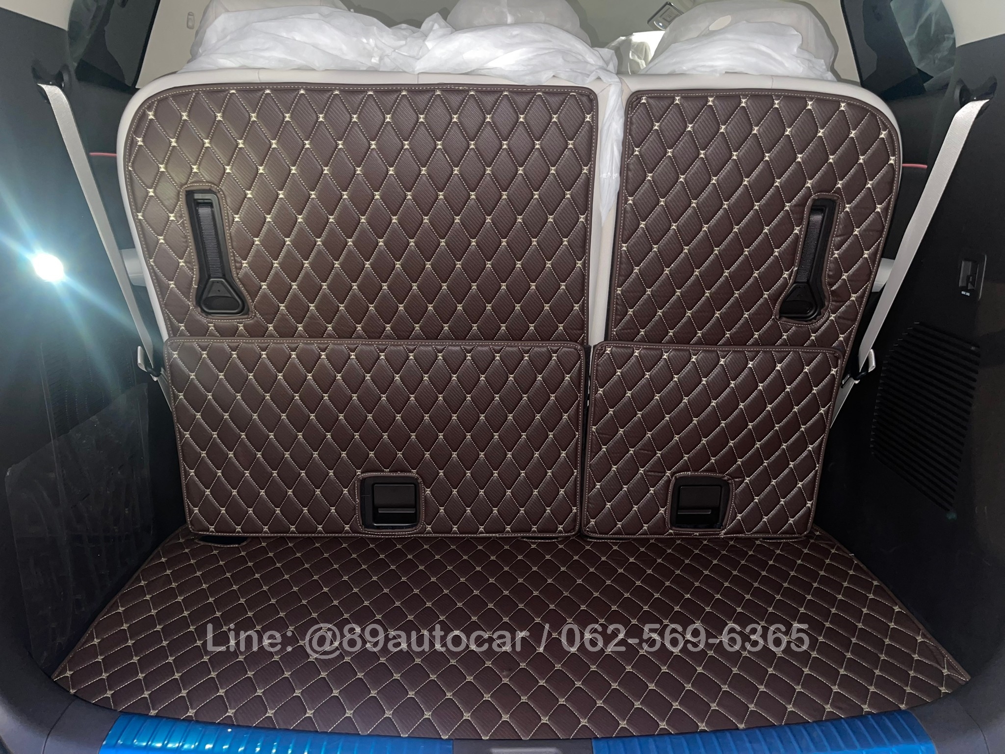 พรมรถยนต์ Denza D9 ปูพรม6D สีกาแฟลายเคฟล่า เต็มคัน