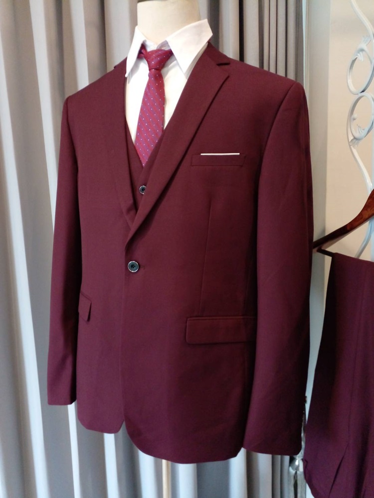 พร้อมเช่า ชุดสูทชาย สีแดงเบอร์กันดี คลาสสิก รุ่นกระดุมเดียว (พร้อมเสื้อกั๊ก) พลัสไซส์