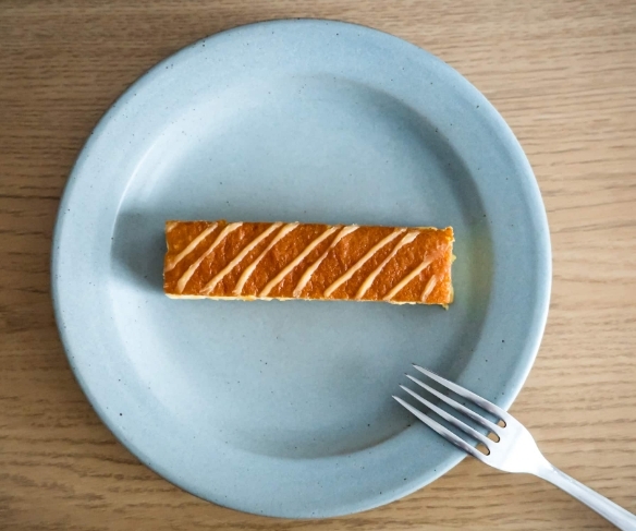 🧀✨ขนมชีสญี่ปุ่นสุดฮิต!!! Camembert Cheese Cake – ชีสเค้กคาม็องแบร์แท่งนุ่มจากญี่ปุ่น 6 ชิ้น