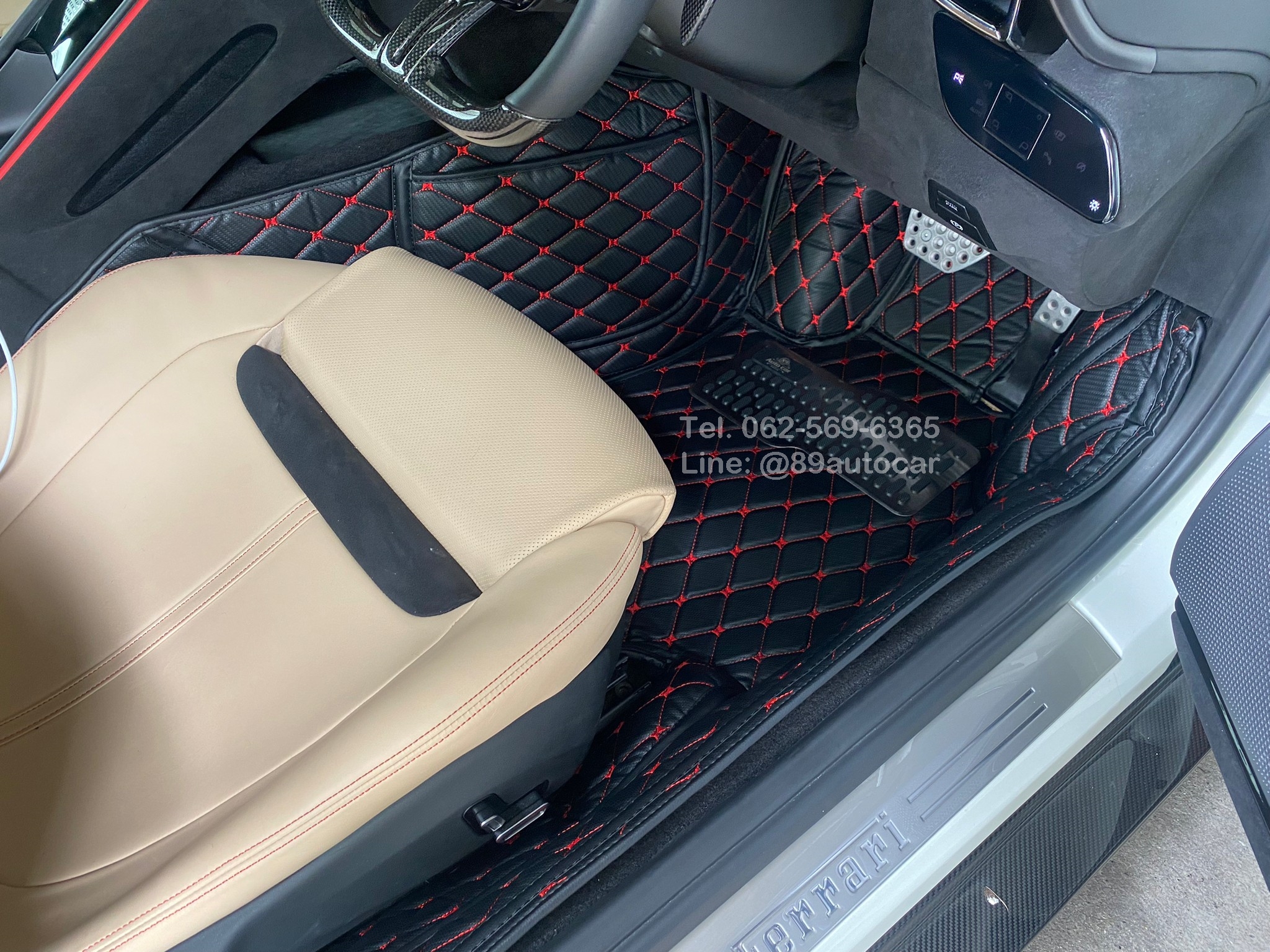 พรมรถยนต์ Ferrari Roma (เฟอร์รารี่ โรมา) ปูพรม6D สีดำด้ายแดง ลายเคฟล่า