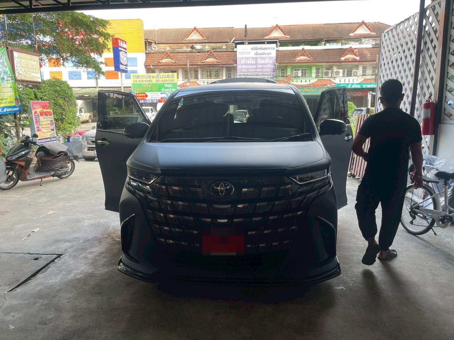 พรมดักฝุ่นรถตู้ สีเทา เข้ารูป Toyota Alphard 40 ปี 2025