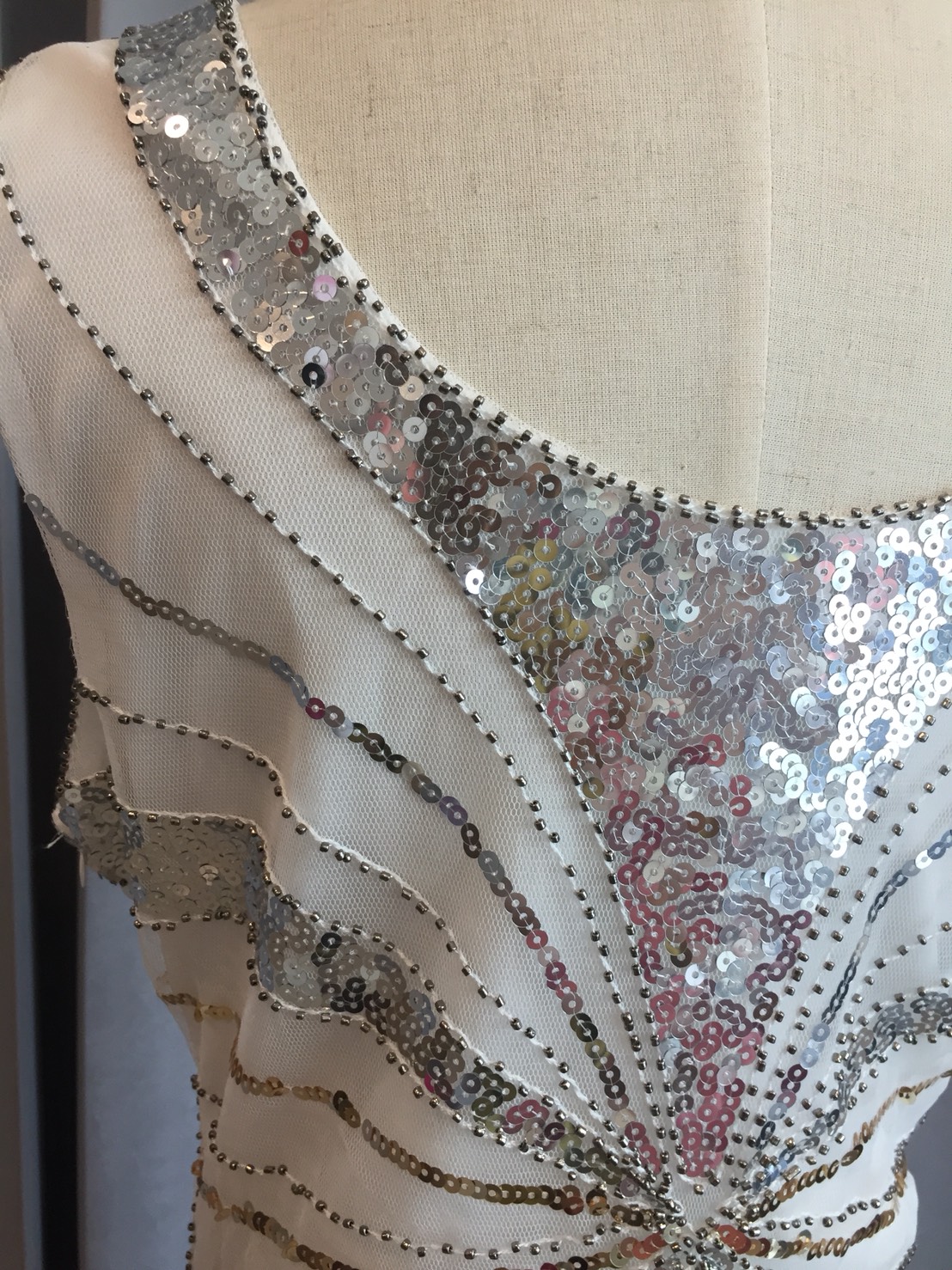 พร้อมเช่า ชุด Gatsby ออกงาน แต่งเลื่อม กระโปรงพริ้วสวย สีเงินวิ้งๆ