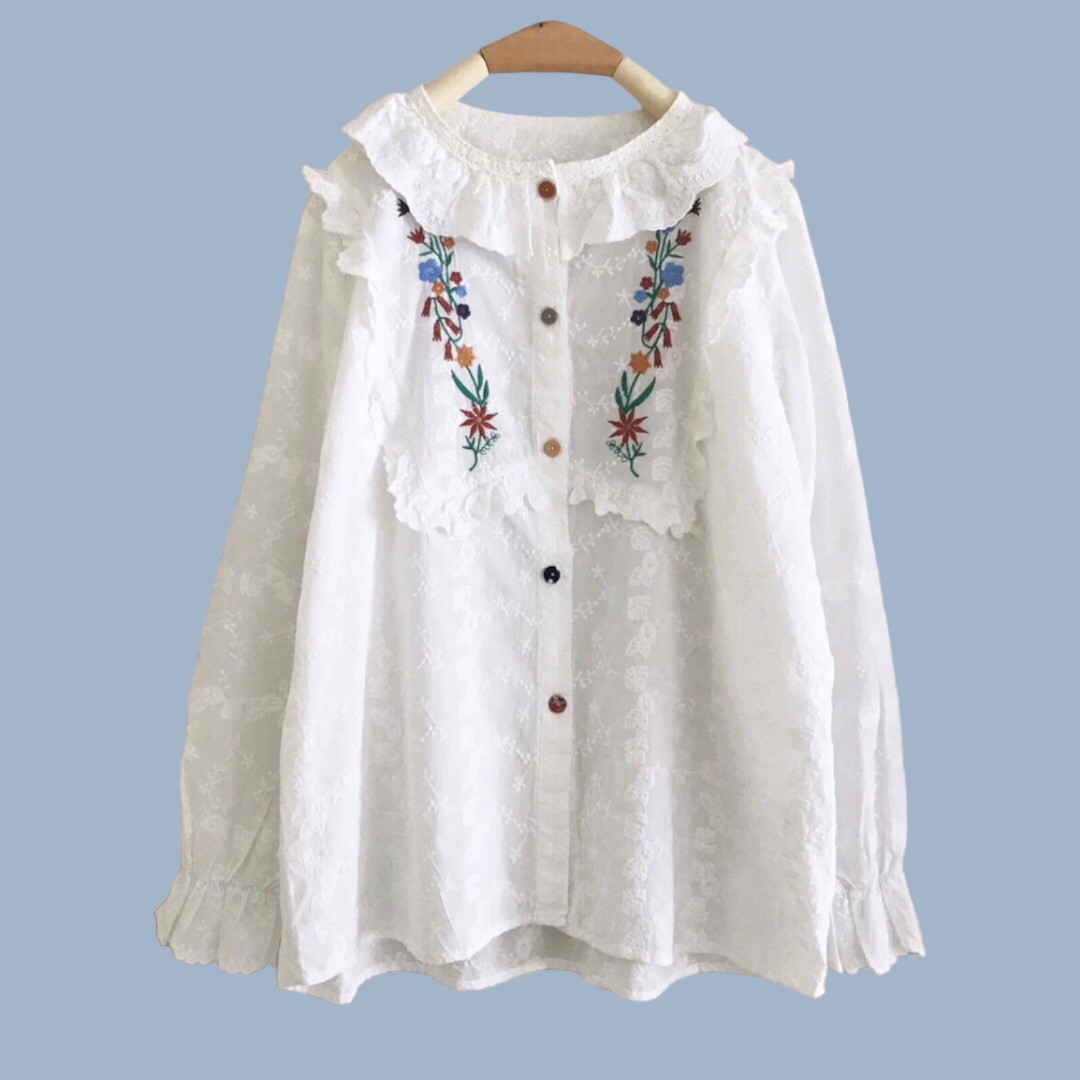 เสื้อผ้าลูกไม้ลายปักแต่งระบาย
