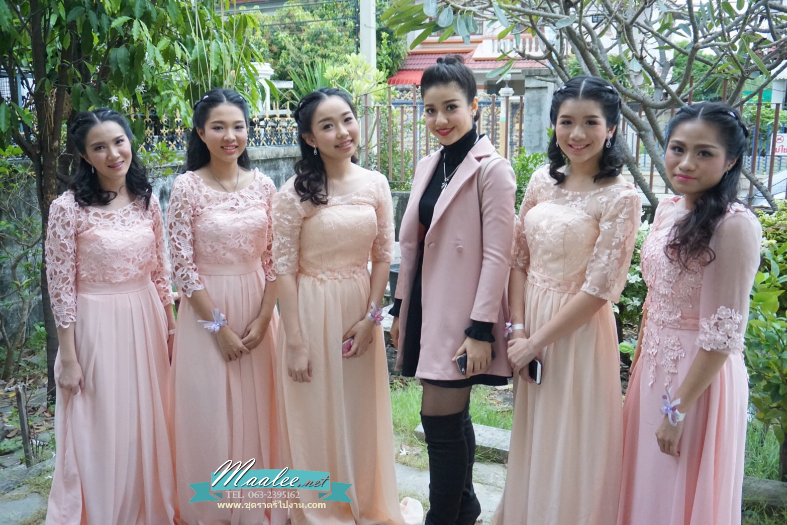 พร้อมส่ง ชุดราตรียาว สีขาว แขนยาว แบบเรียบหรู แต่งลูกไม้เซาะดอก ปักลูกปัดมุก