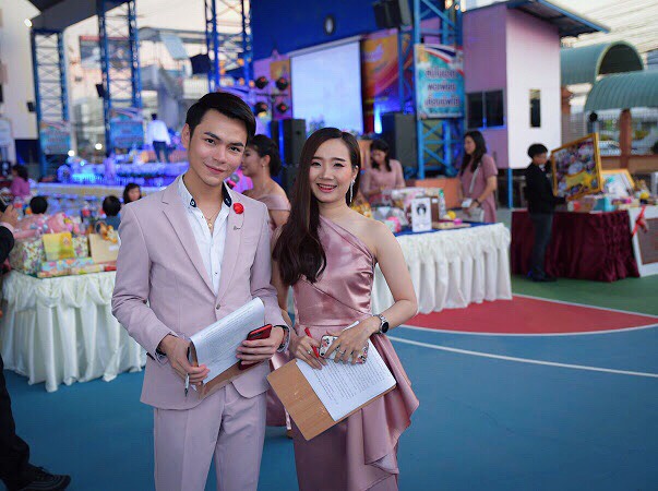 พร้อมเช่า ชุดสูทชาย สีชมพูพาสเทล Pastel Pink ทรงเข้ารูป สไตล์เกาหลี (ไม่มีเสื้อกั๊ก)