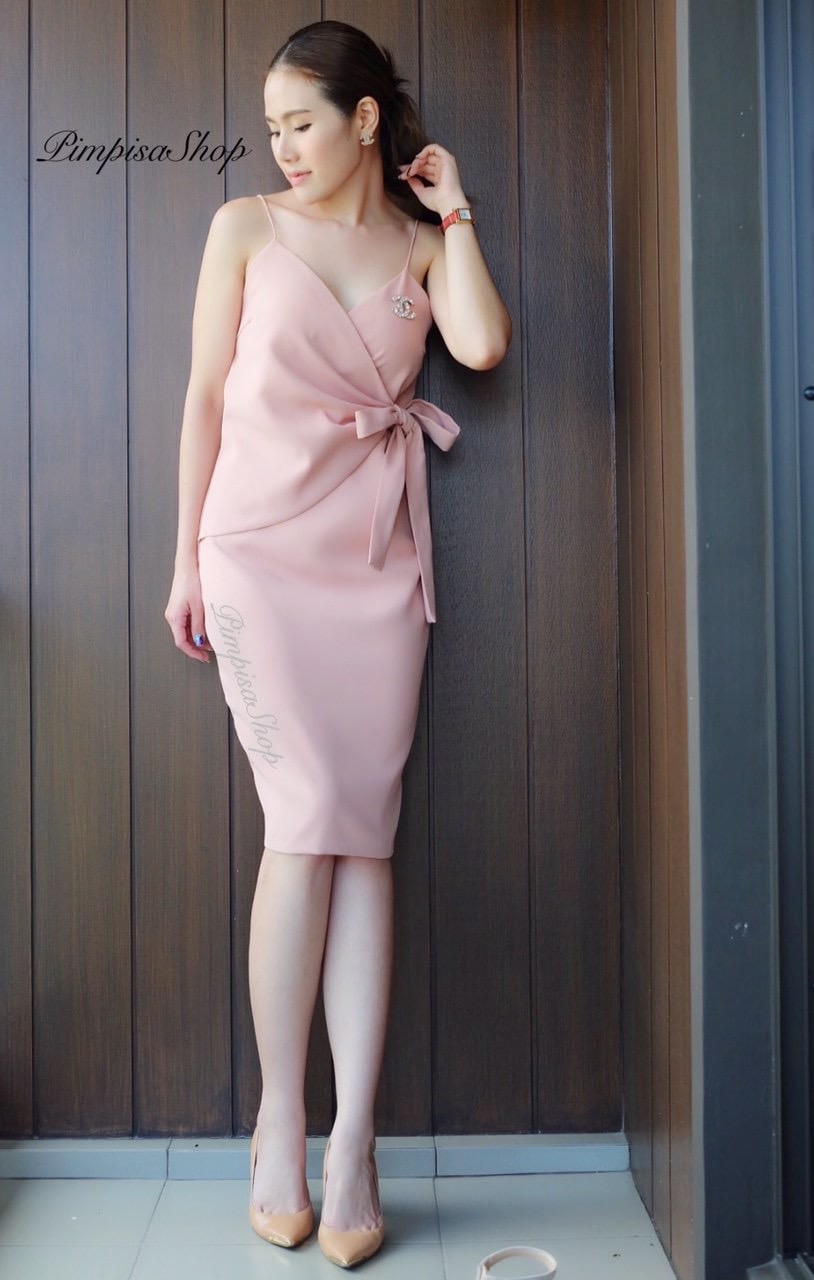 พร้อมส่ง ชุดออกงาน แบบเรียบหรู สีแดง Burgundy ผูกโบว์ข้าง ใส่ได้ทั้งงานเช้า งานเย็น