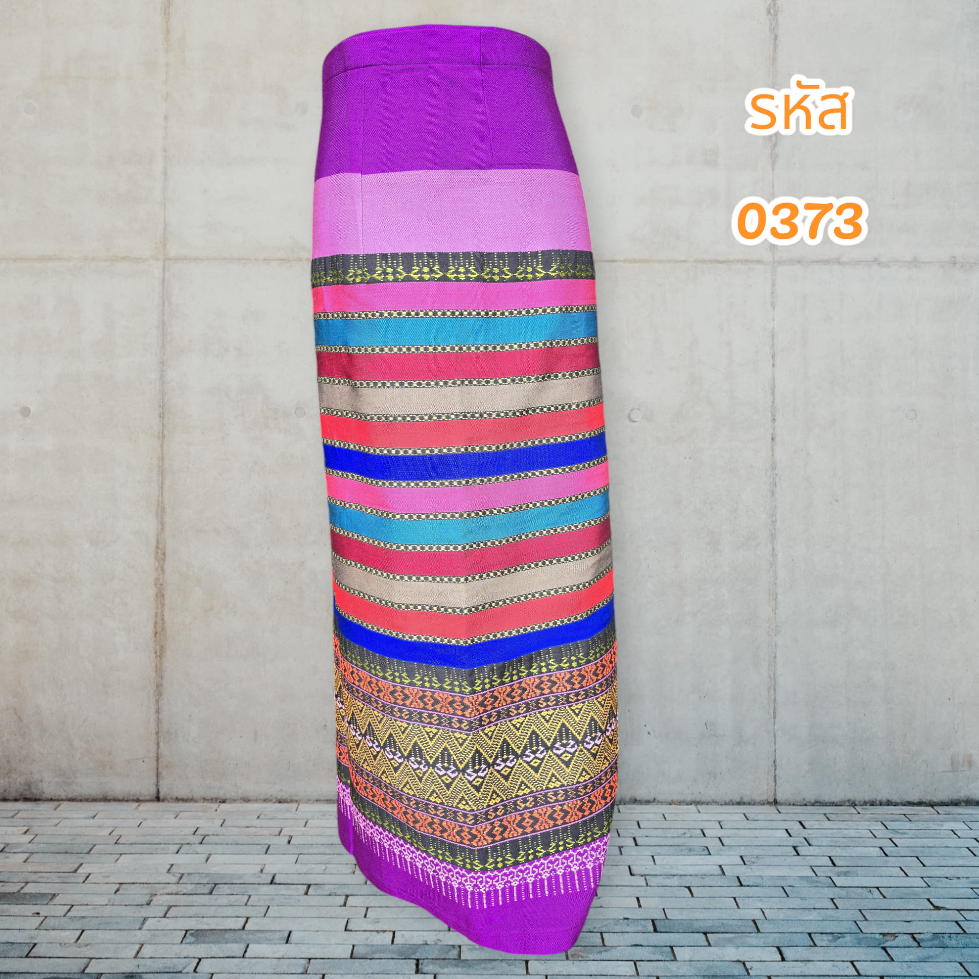 ผ้าถุงสำเร็จรูปแบบป้ายเย็บติดตะขอ (อัดผ้ากาว)0373