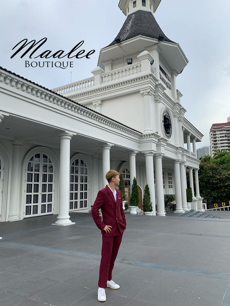 พร้อมเช่า ชุดสูทชาย สีไวน์แดง สองกระดุม แบบคลาสสิก ไม่มีเสื้อกั๊ก