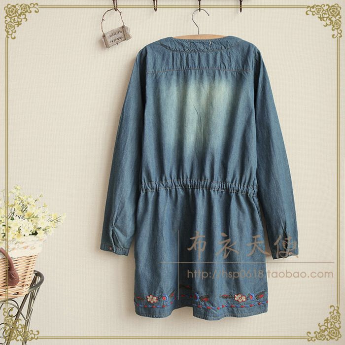 เสื้อยีนส์ลายปักแต่งผ้าลูกไม้ L.F.K