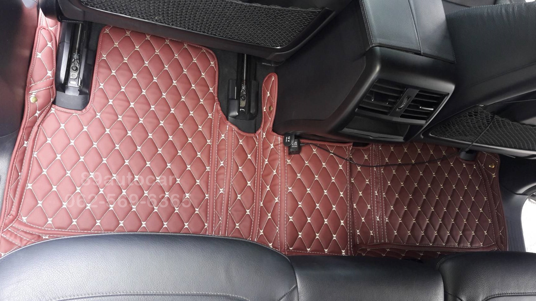 ขายพรมรถยนต์ Benz GLE250d ปูพรมหกดี สีแดงเลือดหมู เต็มคัน