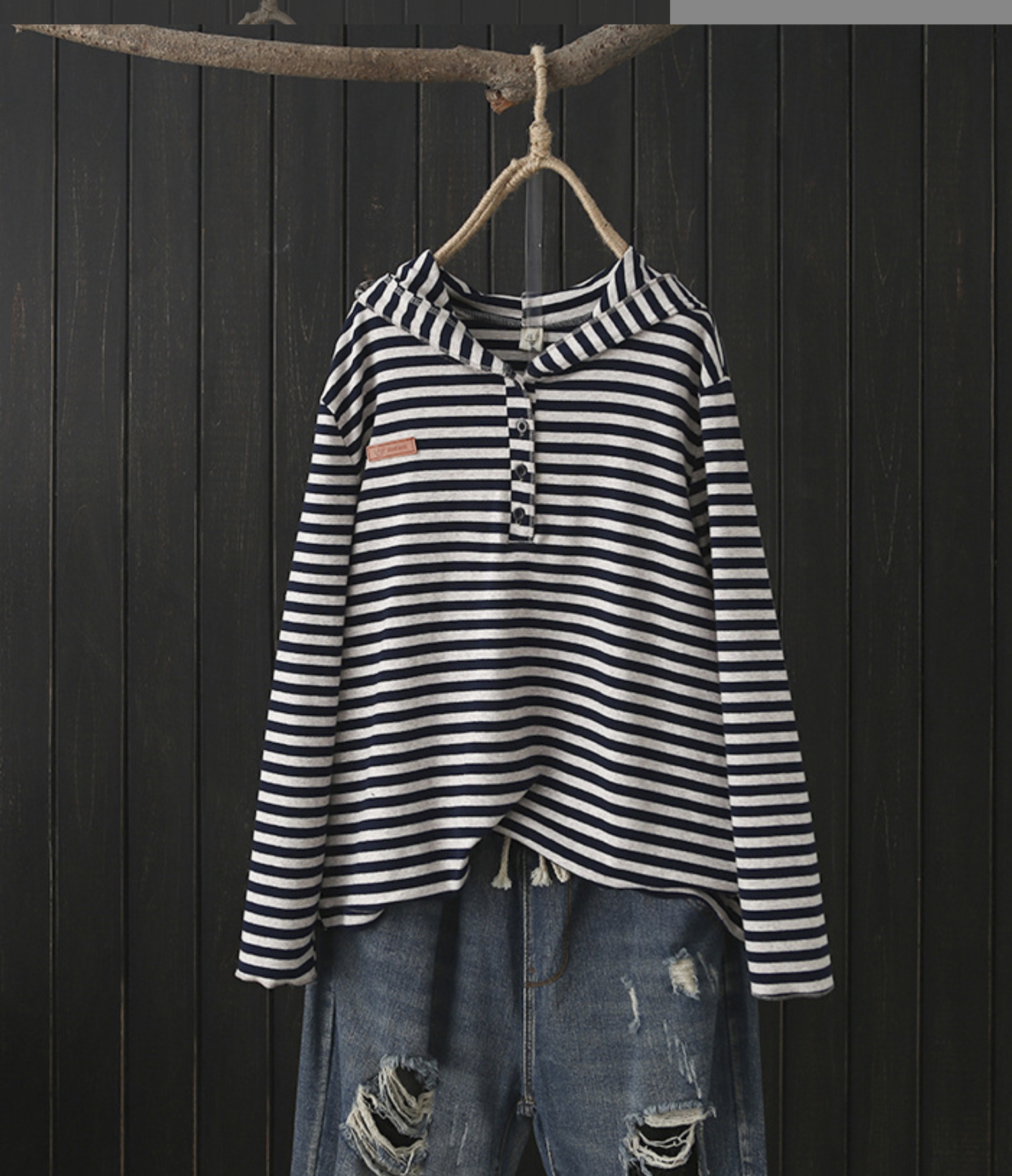 เสื้อยืดลายทางมีฮู้ด