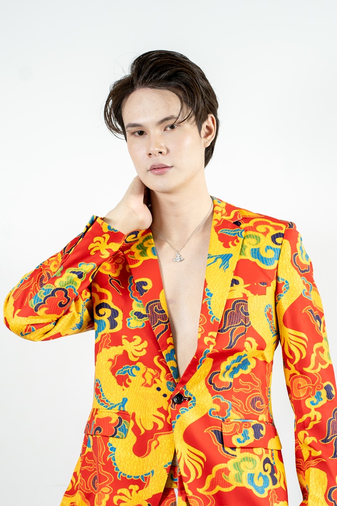พร้อมเช่า ชุดสูทจีนชาย โทนสีส้มแดง ทอลายในเนื้อผ้า แบบหรูหรา สไตล์จีน