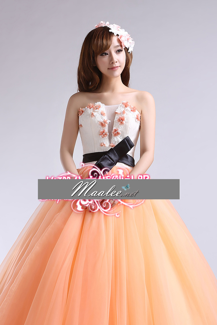 พร้อมเช่า ชุดแฟนซี ชุดราตรี เกาะอก สีส้ม ขาว แต่งดอกไม้ ผ่า V โปร่งกลางอก