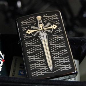 ไฟแช็ค Zippo แท้ ลายดาบอัศวินสีทอง " Zippo 28799, Sword, Gold Dagger " แท้นำเข้า 100%