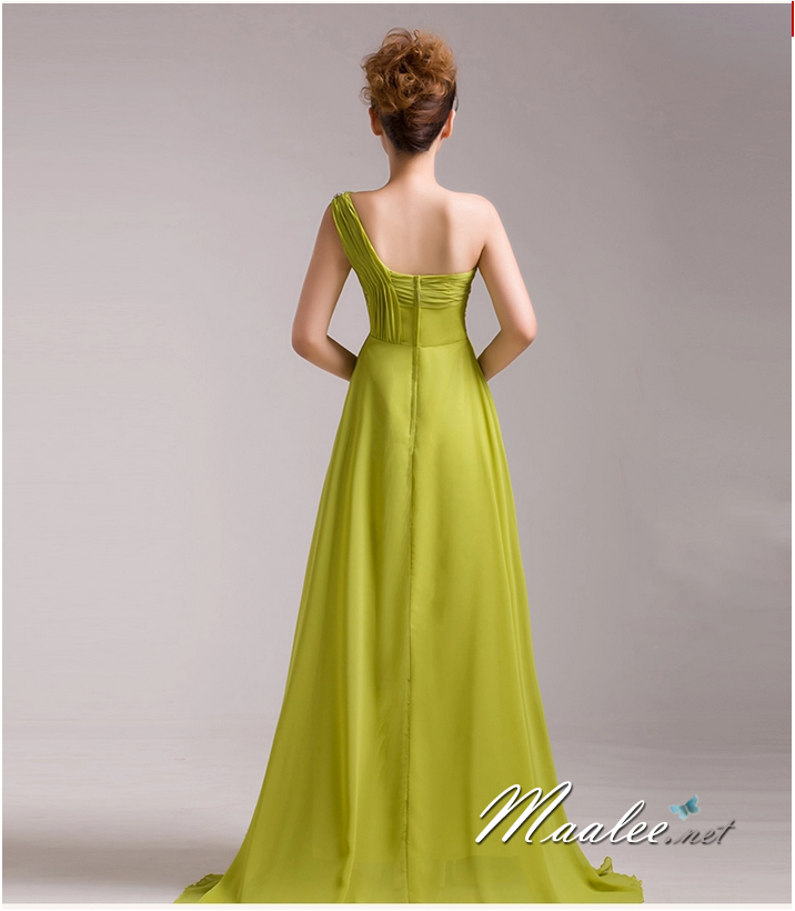 พร้อมเช่า ชุดราตรียาว สีเขียว แต่งเพรชช่วงอก