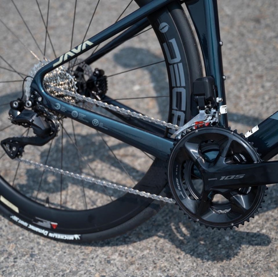 จักรยานเสือหมอบ JAVA FUOCO TOP PRO FULL CARBON ชุดขับเคลื่อนเกียร์ไฟฟ้า SHIMANO 105 Di2 24speed ผ่านการรองรับมาตรฐาน UCI