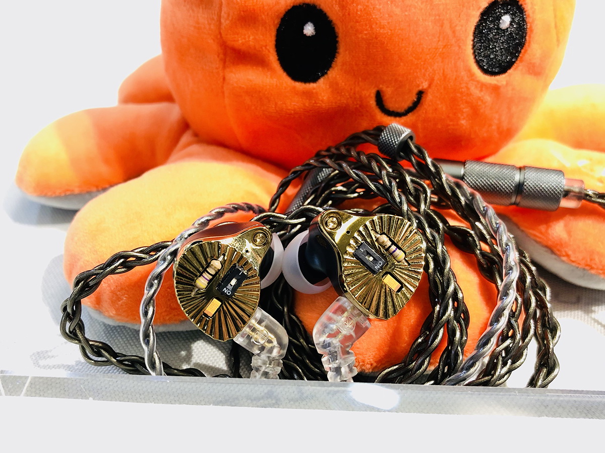 ขาย SuperTFZ Crown หูฟังซีรีส์ Crown สุดพิเศษ IEMs ระดับเรือธง ปรับแต่งโทนเสียงได้ ประกันศูนย์ไทย