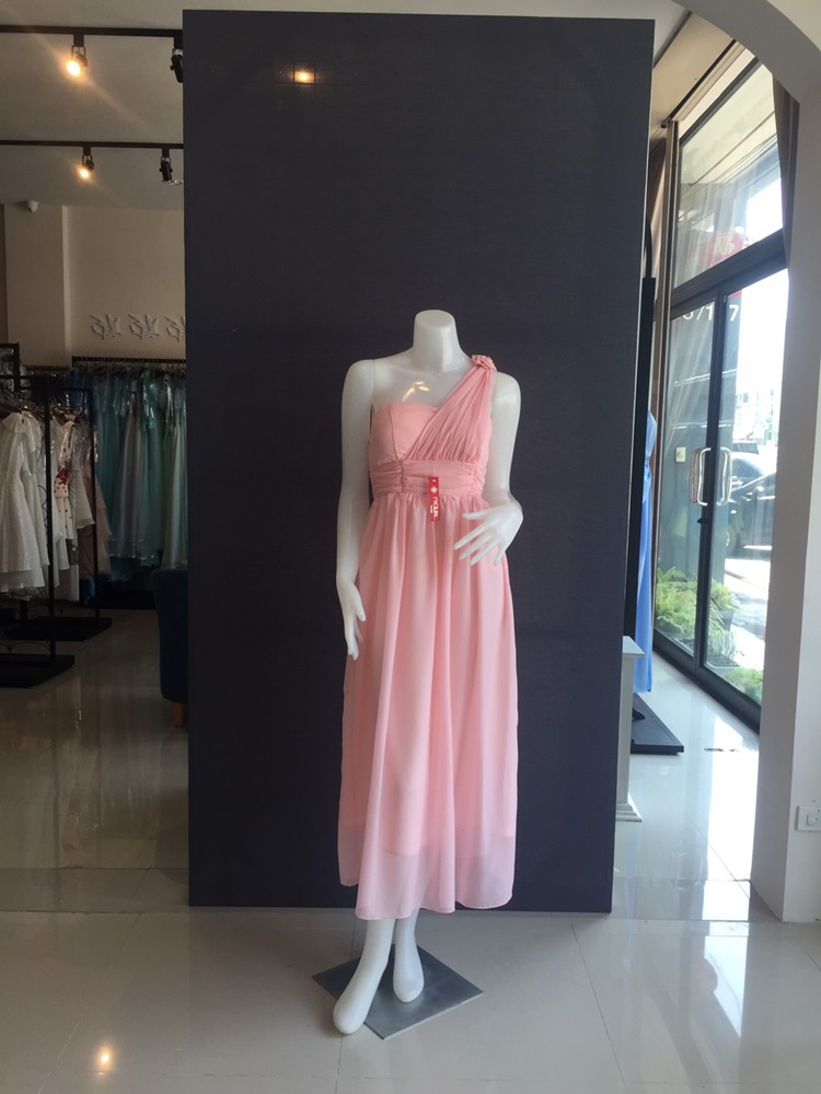 พร้อมส่ง ชุดเดรสยาว เกาะอก ไหล่เดียว จับสม๊อกด้านหลัง สีชมพู