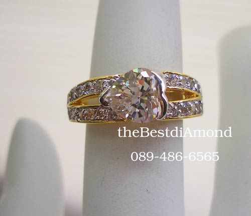 BR523+++แหวน Middle of love+++แหวนเพชรรูปหัวใจ วางแบบขวาง ประกบด้วยเพชรแถว 2 แถว ดูทันสมัยมากๆ เพชรเล่นไฟวิ๊งๆมากเลยค่ะ