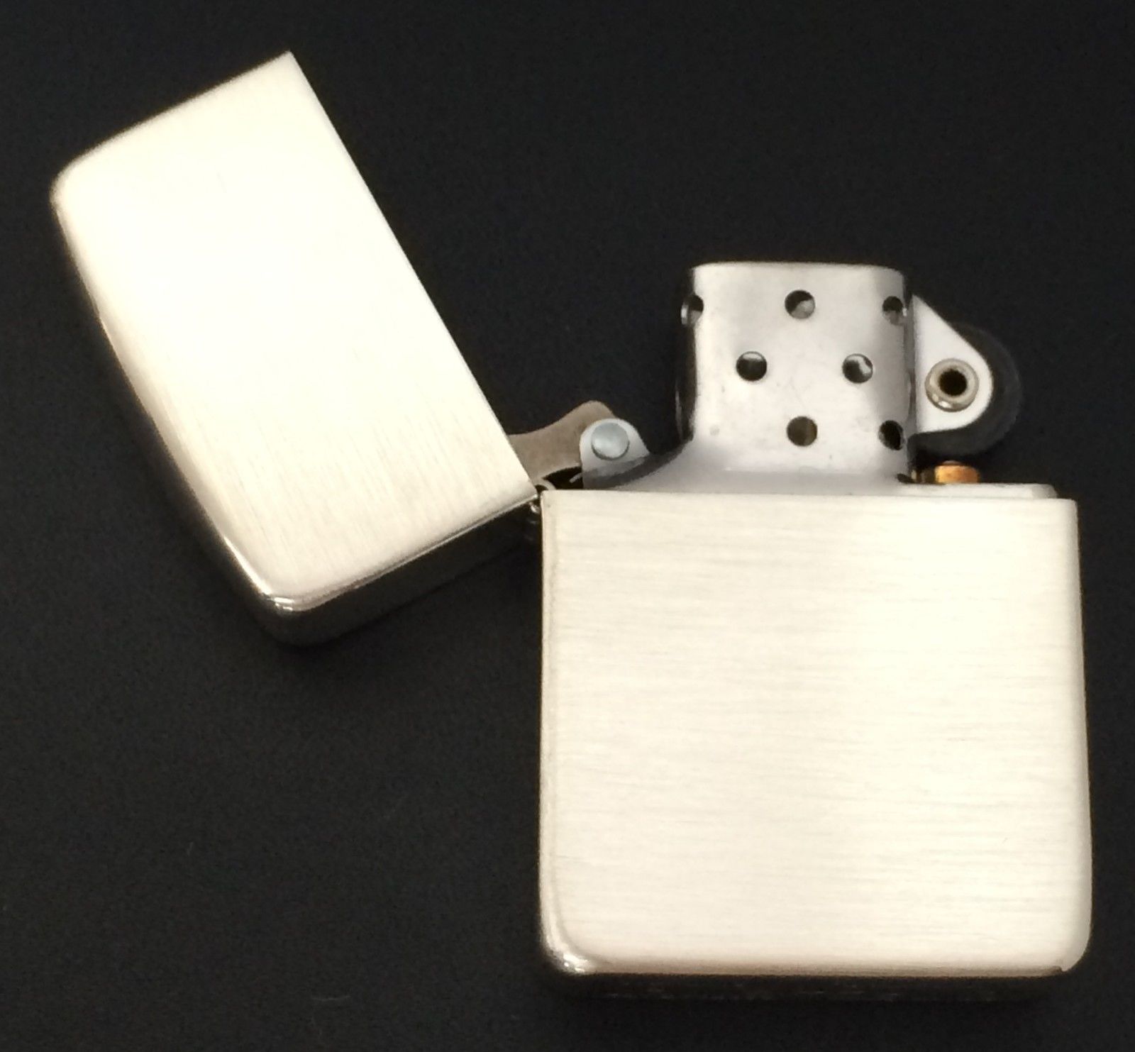 ไฟแช็ค Zippo แท้ ฺเคสผลิตจากเงินแท้ " Zippo 24 Sterling Silver Satin Lighter 1941 Replica™ " แท้นำเข้า 100%