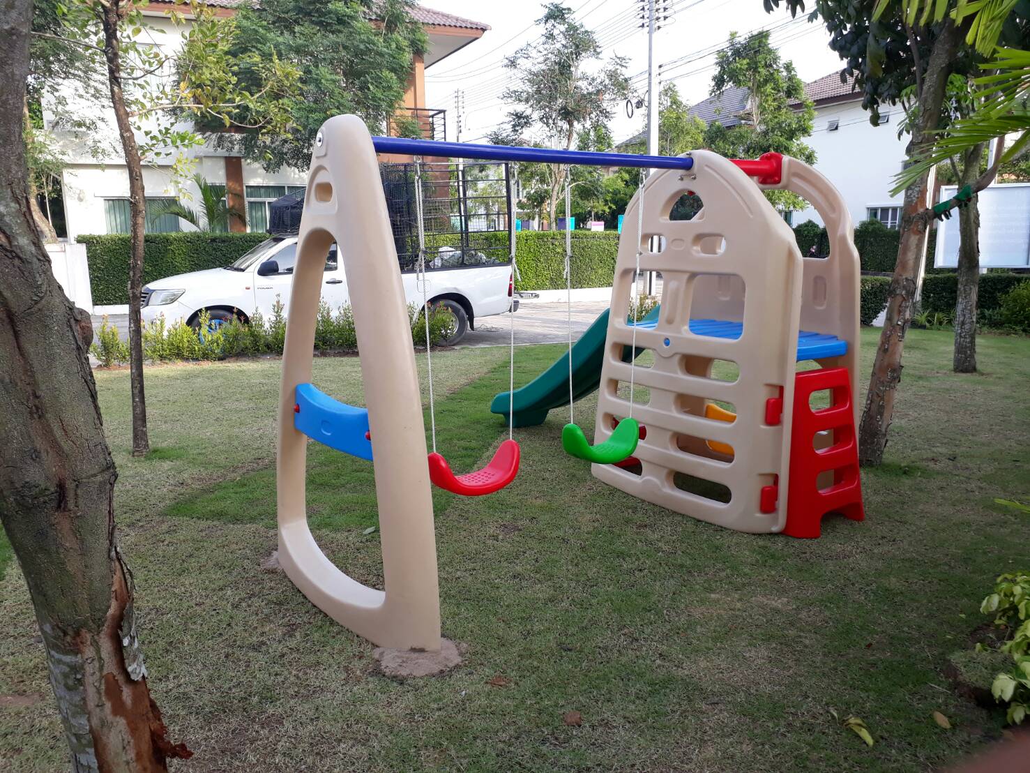 ชิงช้าพร้อมกระดานลื่นสุดหรรษา