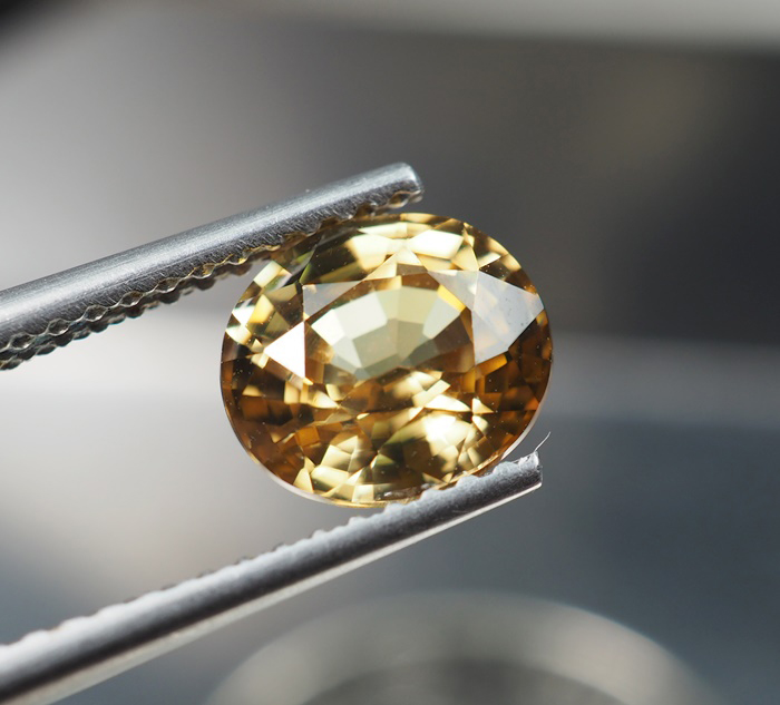 เพทายกัมพูชา 2.16 กะรัตทรงสวยขนาดกำลังดี