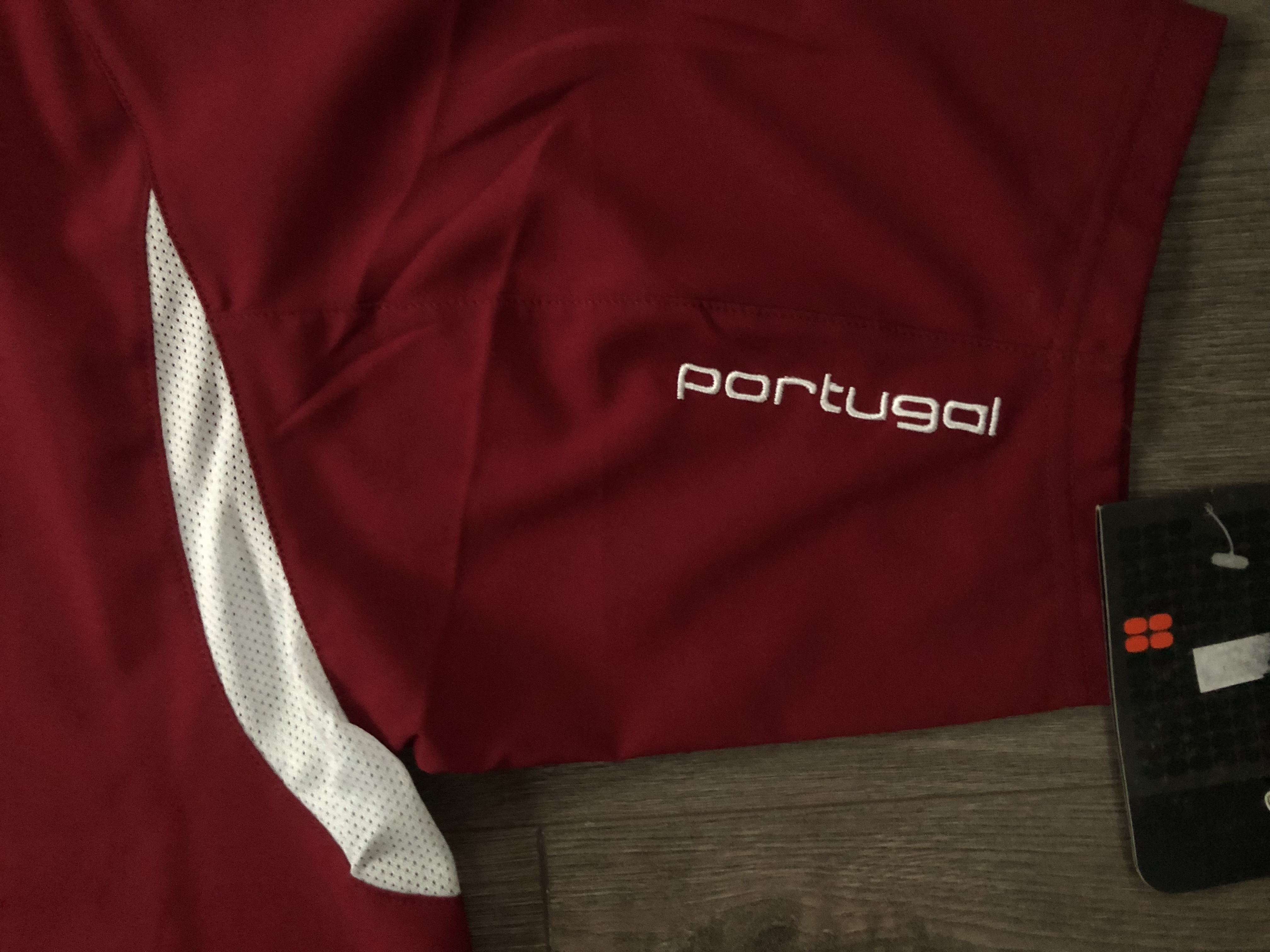 เสื้อฟุตบอล ทีมชาติโปรตุเกส ชุดฝึกซ้อม ชุดลุยศึกฟุตบอลโลก 2002 ใหม่ L-Size / PORTUGAL Football Shirt Training Kit World Cup 2002 Jersey NEW L-Size