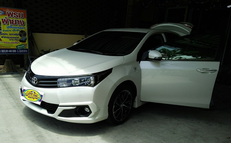 พรมไวนิลปูพื้นรถยนต์ Toyota Altis 2016 ไวนิลสีดำขอบแดง