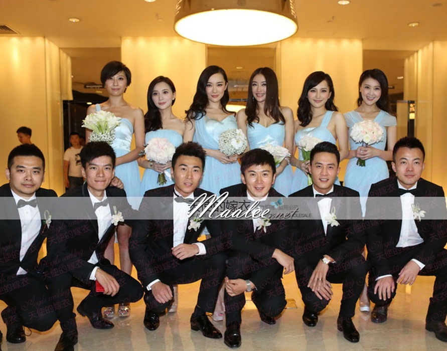 พร้อมเช่า ชุดเพื่อนเจ้าสาว ผ้าชีฟอง สีฟ้า ชุดเข้ารูปเน้น อกเเอว สะโพก แบบแขนกุกช่วยพรางต้นแขนได้