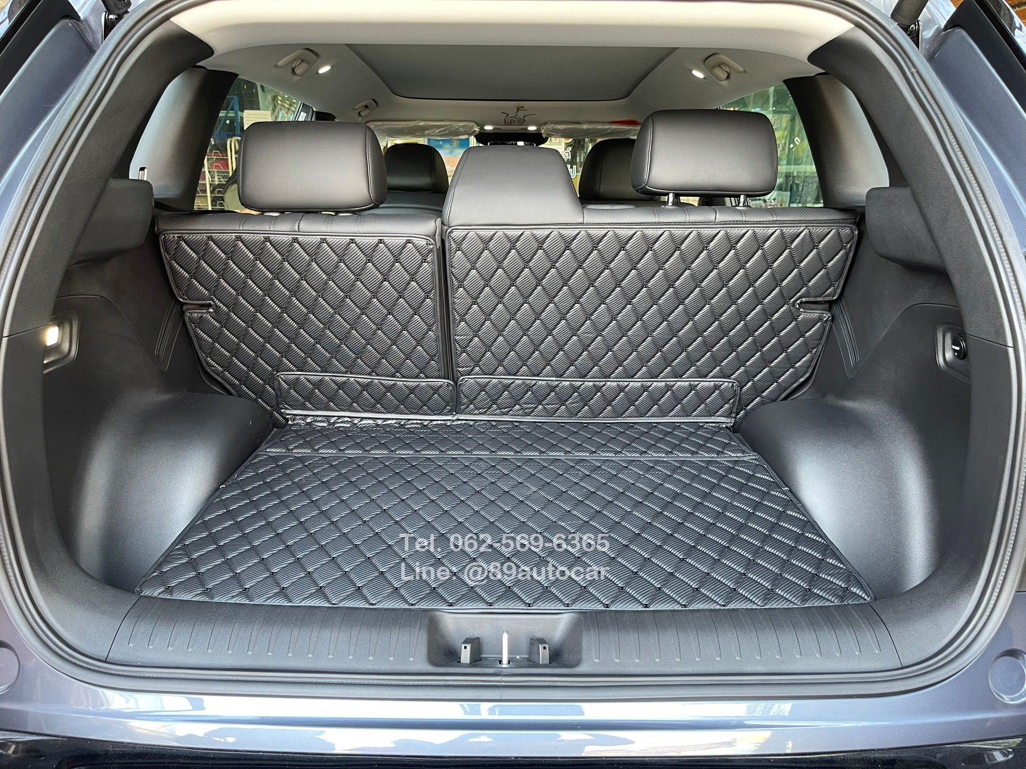 โรงงานผลิต พรมปูพื้นรถยนต์ Aion V ปูพรม6D สีดำด้ายดำ ลายเคฟล่า + ไวนิลดักฝุ่นสีดำ เข้ารูป