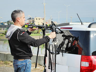 แร็คบรรทุกจักรยาน BUZZRACK Beetle 4x4 Car Bike Rack แร็คแขวนจักรยานติดท้ายรถ แขวนได้ 2 คัน รุ่น บีเทิล